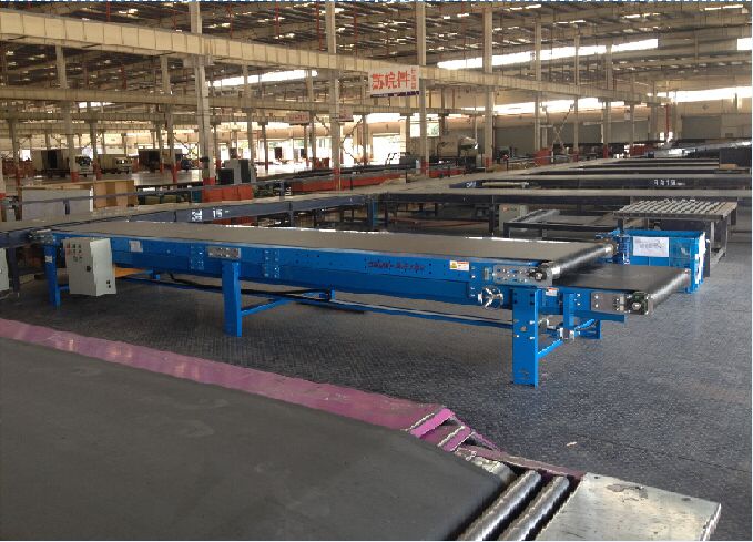 伸縮皮帶機(jī)應(yīng)用現(xiàn)場(chǎng) 伸縮皮帶機(jī)應(yīng)用現(xiàn)場(chǎng)