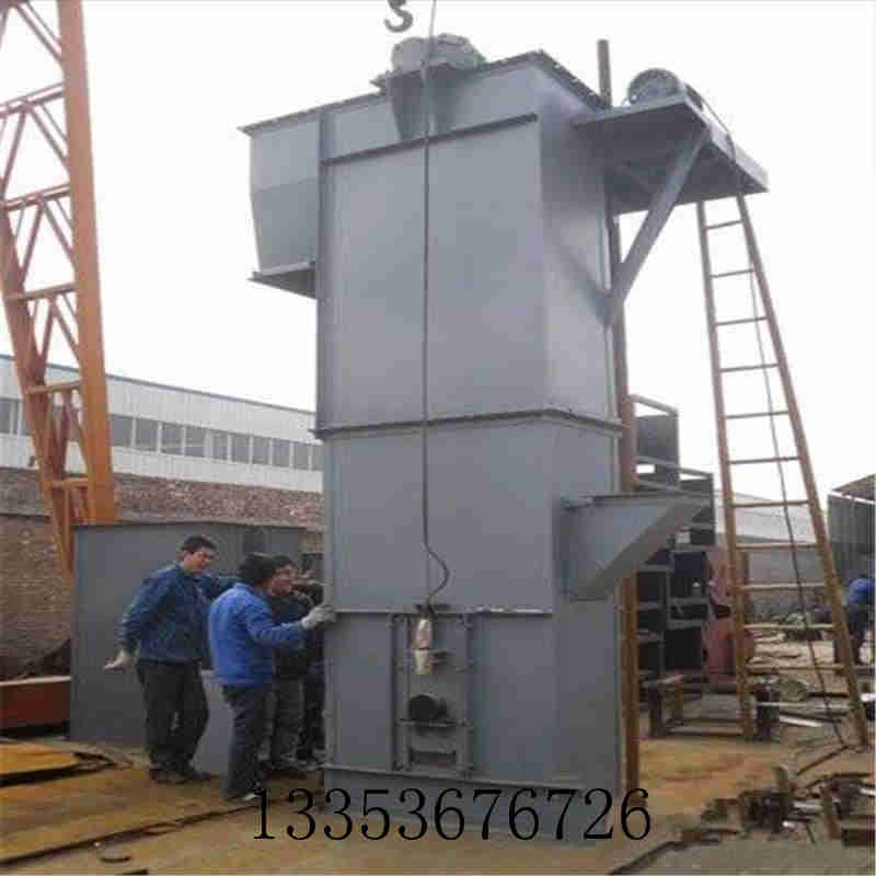 斗式提升機(jī)安裝現(xiàn)場(chǎng) 斗式提升機(jī)安裝現(xiàn)場(chǎng)