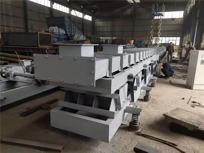 長(zhǎng)距離耐高溫振動(dòng)輸送機(jī)